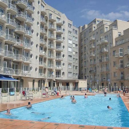 Appartement Met Zeezicht En Verwarmd Zwembad Oostende Exteriör bild