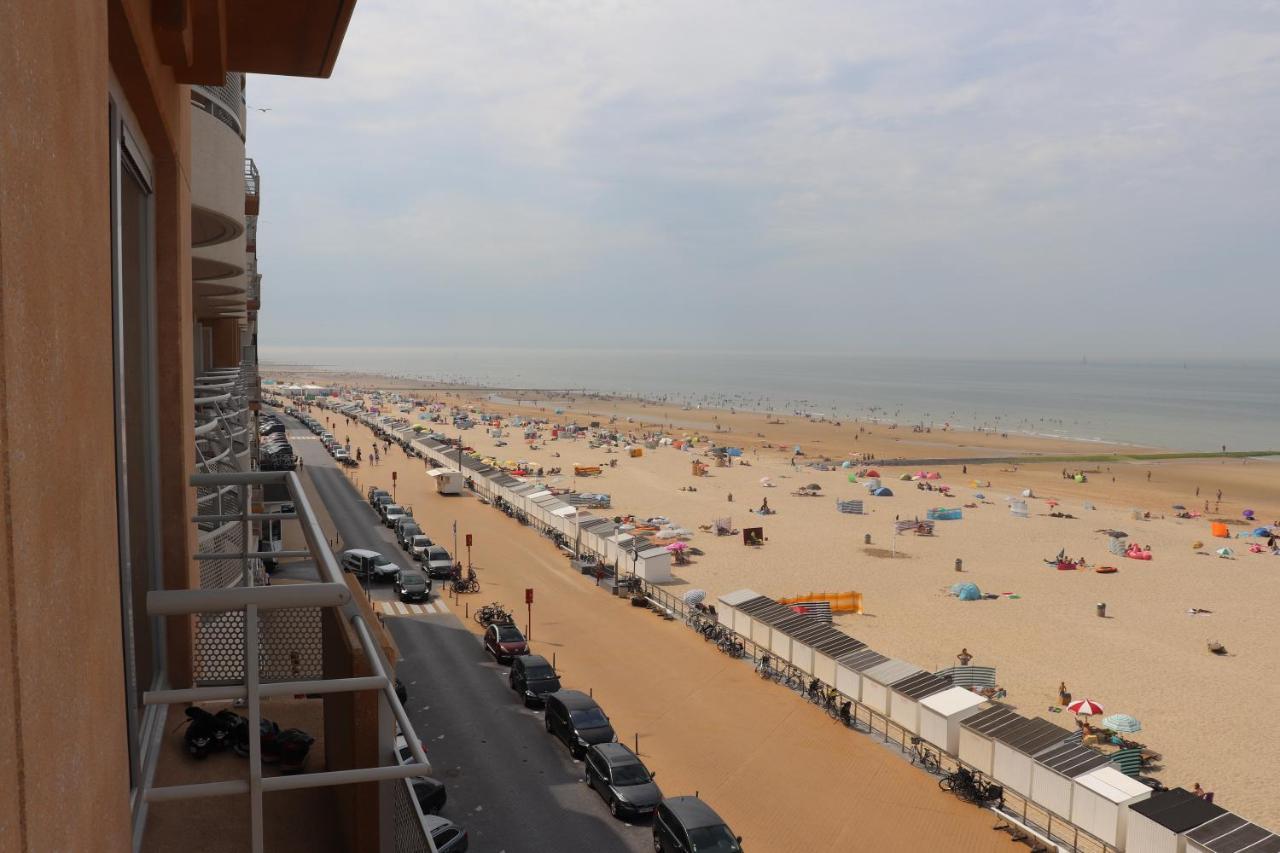 Appartement Met Zeezicht En Verwarmd Zwembad Oostende Exteriör bild