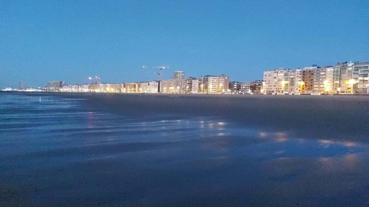 Appartement Met Zeezicht En Verwarmd Zwembad Oostende Exteriör bild