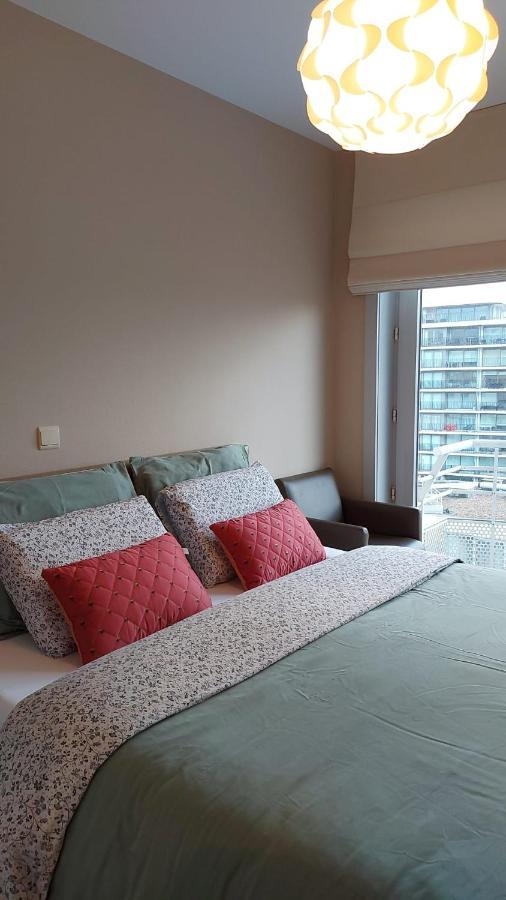 Appartement Met Zeezicht En Verwarmd Zwembad Oostende Exteriör bild