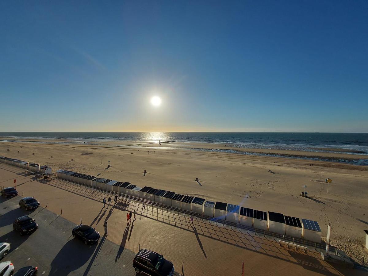 Appartement Met Zeezicht En Verwarmd Zwembad Oostende Exteriör bild