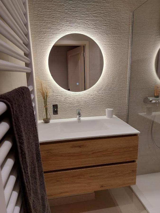 Appartement Met Zeezicht En Verwarmd Zwembad Oostende Exteriör bild