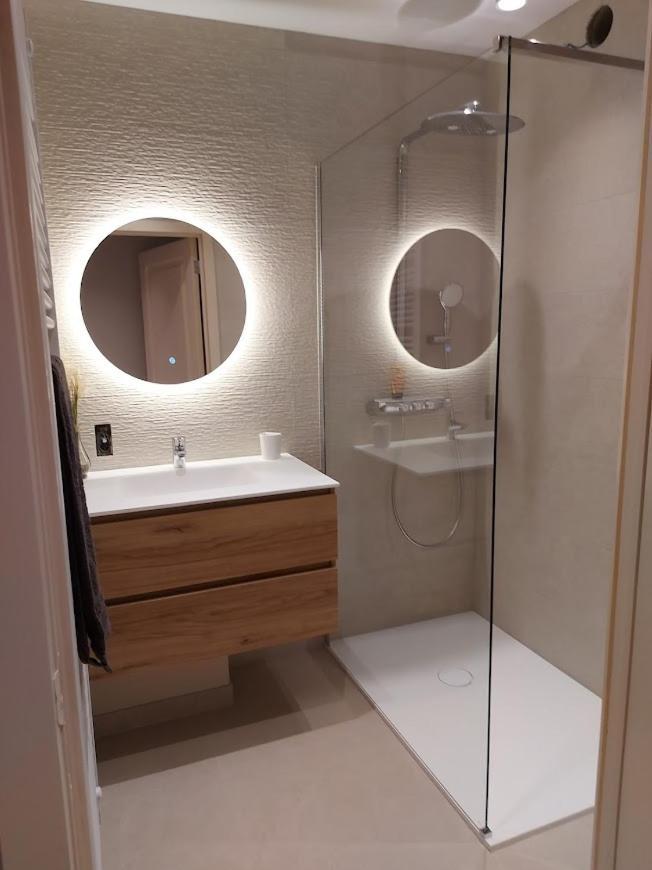 Appartement Met Zeezicht En Verwarmd Zwembad Oostende Exteriör bild